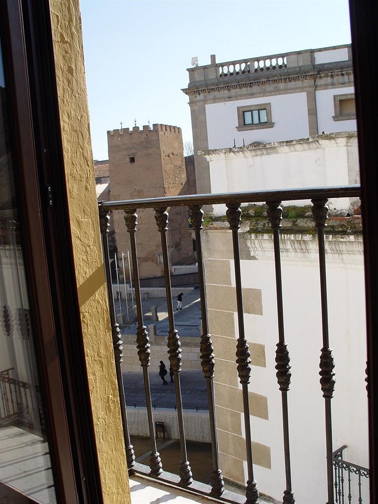 Hotel Iberia Plaza Mayor Cáceres Exterior photo